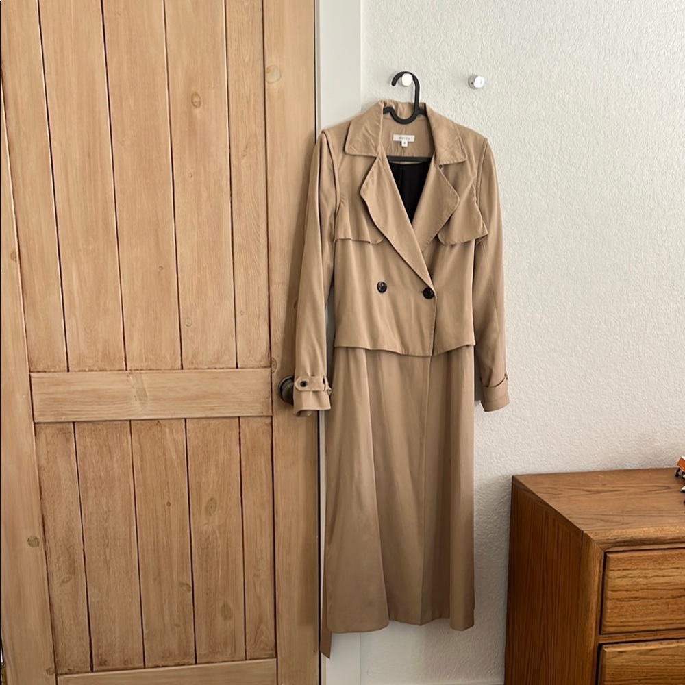 VETTA Tan Trench Coat